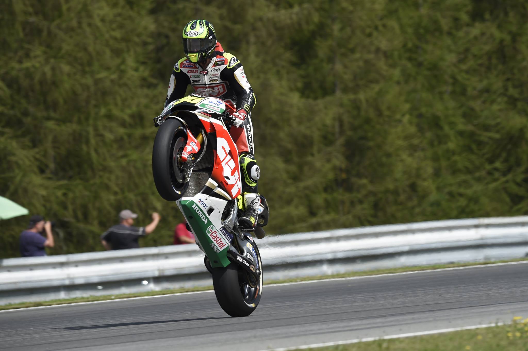 Crutchlow verbijt pijn en pakt P5 in kwalificatie